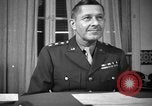 Standbild Offiziere Nordafrika, 1943, aus Sekunde 47 historischem Filmmaterial Videoclip 65675076948