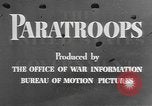 Standbild amerikanischen Fallschirmjäger United States USA, 1943, aus Sekunde 8 historischem Filmmaterial Videoclip 65675076952