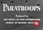 Standbild amerikanischen Fallschirmjäger United States USA, 1943, aus Sekunde 9 historischem Filmmaterial Videoclip 65675076952