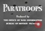 Standbild amerikanischen Fallschirmjäger United States USA, 1943, aus Sekunde 13 historischem Filmmaterial Videoclip 65675076952