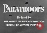 Standbild amerikanischen Fallschirmjäger United States USA, 1943, aus Sekunde 14 historischem Filmmaterial Videoclip 65675076952