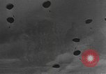 Standbild amerikanischen Fallschirmjäger United States USA, 1943, aus Sekunde 25 historischem Filmmaterial Videoclip 65675076952