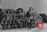 Standbild amerikanischen Fallschirmjäger United States USA, 1943, aus Sekunde 26 historischem Filmmaterial Videoclip 65675076952