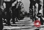 Standbild amerikanischen Fallschirmjäger United States USA, 1943, aus Sekunde 34 historischem Filmmaterial Videoclip 65675076952