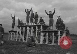 Standbild amerikanischen Fallschirmjäger United States USA, 1943, aus Sekunde 37 historischem Filmmaterial Videoclip 65675076952