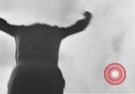 Standbild amerikanischen Fallschirmjäger United States USA, 1943, aus Sekunde 41 historischem Filmmaterial Videoclip 65675076952