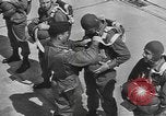 Standbild amerikanischen Fallschirmjäger United States USA, 1943, aus Sekunde 13 historischem Filmmaterial Videoclip 65675076953