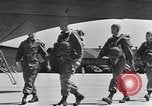 Standbild amerikanischen Fallschirmjäger United States USA, 1943, aus Sekunde 16 historischem Filmmaterial Videoclip 65675076953