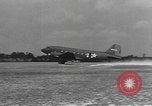 Standbild amerikanischen Fallschirmjäger United States USA, 1943, aus Sekunde 29 historischem Filmmaterial Videoclip 65675076953