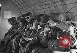 Standbild amerikanischen Fallschirmjäger United States USA, 1943, aus Sekunde 38 historischem Filmmaterial Videoclip 65675076953