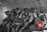 Standbild amerikanischen Fallschirmjäger United States USA, 1943, aus Sekunde 39 historischem Filmmaterial Videoclip 65675076953