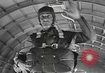 Standbild amerikanischen Fallschirmjäger United States USA, 1943, aus Sekunde 50 historischem Filmmaterial Videoclip 65675076953