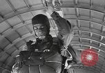 Standbild amerikanischen Fallschirmjäger United States USA, 1943, aus Sekunde 52 historischem Filmmaterial Videoclip 65675076953