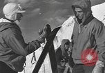 Standbild amerikanischen Fallschirmjäger United States USA, 1943, aus Sekunde 29 historischem Filmmaterial Videoclip 65675076954