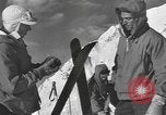 Standbild amerikanischen Fallschirmjäger United States USA, 1943, aus Sekunde 30 historischem Filmmaterial Videoclip 65675076954