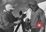 Standbild amerikanischen Fallschirmjäger United States USA, 1943, aus Sekunde 33 historischem Filmmaterial Videoclip 65675076954