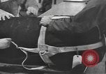 Standbild amerikanischen Fallschirmjäger United States USA, 1943, aus Sekunde 14 historischem Filmmaterial Videoclip 65675076955
