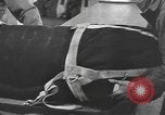 Standbild amerikanischen Fallschirmjäger United States USA, 1943, aus Sekunde 16 historischem Filmmaterial Videoclip 65675076955