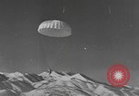 Standbild amerikanischen Fallschirmjäger United States USA, 1943, aus Sekunde 39 historischem Filmmaterial Videoclip 65675076955