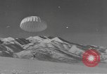 Standbild amerikanischen Fallschirmjäger United States USA, 1943, aus Sekunde 40 historischem Filmmaterial Videoclip 65675076955