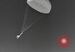 Standbild amerikanischen Fallschirmjäger United States USA, 1943, aus Sekunde 43 historischem Filmmaterial Videoclip 65675076955