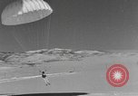 Standbild amerikanischen Fallschirmjäger United States USA, 1943, aus Sekunde 45 historischem Filmmaterial Videoclip 65675076955
