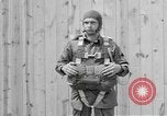 Standbild amerikanischen Fallschirmjäger Fort Bragg North Carolina USA, 1942, aus Sekunde 3 historischem Filmmaterial Videoclip 65675076957