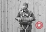 Standbild amerikanischen Fallschirmjäger Fort Bragg North Carolina USA, 1942, aus Sekunde 4 historischem Filmmaterial Videoclip 65675076957