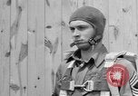 Standbild amerikanischen Fallschirmjäger Fort Bragg North Carolina USA, 1942, aus Sekunde 8 historischem Filmmaterial Videoclip 65675076957