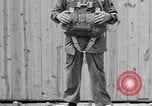 Standbild amerikanischen Fallschirmjäger Fort Bragg North Carolina USA, 1942, aus Sekunde 12 historischem Filmmaterial Videoclip 65675076957