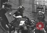 Immagine di Civili francese Luxeuil-Les-Bains Francia, 1944, secondo 56 filmato di repertorio 65675076967