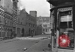 Immagine di La masterizzazione di veicolo blindato in città Nijmegen Paesi Bassi, 1944, secondo 12 filmato di repertorio 65675076969