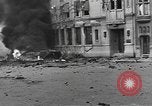 Immagine di La masterizzazione di veicolo blindato in città Nijmegen Paesi Bassi, 1944, secondo 14 filmato di repertorio 65675076969