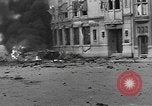 Immagine di La masterizzazione di veicolo blindato in città Nijmegen Paesi Bassi, 1944, secondo 15 filmato di repertorio 65675076969