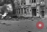Immagine di La masterizzazione di veicolo blindato in città Nijmegen Paesi Bassi, 1944, secondo 18 filmato di repertorio 65675076969