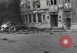 Immagine di La masterizzazione di veicolo blindato in città Nijmegen Paesi Bassi, 1944, secondo 24 filmato di repertorio 65675076969
