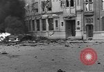 Immagine di La masterizzazione di veicolo blindato in città Nijmegen Paesi Bassi, 1944, secondo 26 filmato di repertorio 65675076969