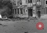 Immagine di La masterizzazione di veicolo blindato in città Nijmegen Paesi Bassi, 1944, secondo 28 filmato di repertorio 65675076969