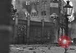 Immagine di La masterizzazione di veicolo blindato in città Nijmegen Paesi Bassi, 1944, secondo 36 filmato di repertorio 65675076969