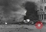 Immagine di La masterizzazione di veicolo blindato in città Nijmegen Paesi Bassi, 1944, secondo 38 filmato di repertorio 65675076969