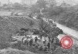 Standbild amerikanische Armee 29 Division Truppen Eygelshoven Niederlande, 1944, aus Sekunde 6 historischem Filmmaterial Videoclip 65675076975