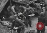 Standbild amerikanische Armee 29 Division Truppen Eygelshoven Niederlande, 1944, aus Sekunde 28 historischem Filmmaterial Videoclip 65675076975