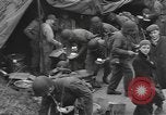 Standbild amerikanische Armee 29 Division Truppen Eygelshoven Niederlande, 1944, aus Sekunde 29 historischem Filmmaterial Videoclip 65675076975