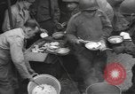 Standbild amerikanische Armee 29 Division Truppen Eygelshoven Niederlande, 1944, aus Sekunde 32 historischem Filmmaterial Videoclip 65675076975