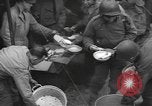 Standbild amerikanische Armee 29 Division Truppen Eygelshoven Niederlande, 1944, aus Sekunde 33 historischem Filmmaterial Videoclip 65675076975