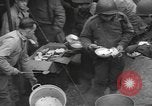 Standbild amerikanische Armee 29 Division Truppen Eygelshoven Niederlande, 1944, aus Sekunde 36 historischem Filmmaterial Videoclip 65675076975