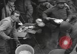 Standbild amerikanische Armee 29 Division Truppen Eygelshoven Niederlande, 1944, aus Sekunde 38 historischem Filmmaterial Videoclip 65675076975