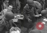 Standbild amerikanische Armee 29 Division Truppen Eygelshoven Niederlande, 1944, aus Sekunde 41 historischem Filmmaterial Videoclip 65675076975