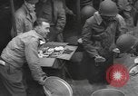 Standbild amerikanische Armee 29 Division Truppen Eygelshoven Niederlande, 1944, aus Sekunde 43 historischem Filmmaterial Videoclip 65675076975