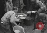 Standbild amerikanische Armee 29 Division Truppen Eygelshoven Niederlande, 1944, aus Sekunde 45 historischem Filmmaterial Videoclip 65675076975